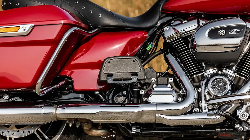 HarleyDavidson Road King Exhaust Headers Image BikeWale