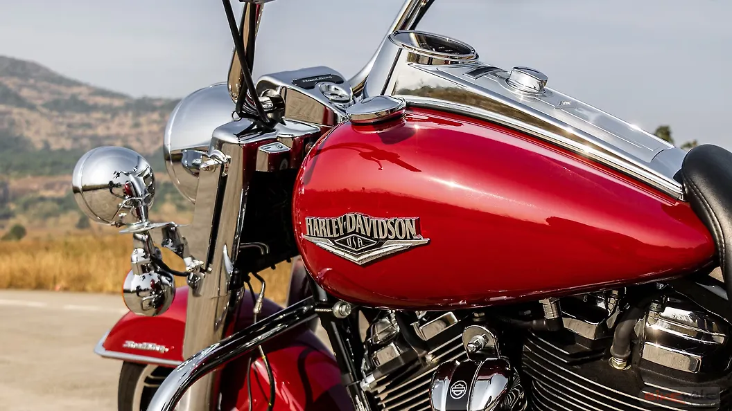 HarleyDavidson Road King Fuel Tank Image BikeWale