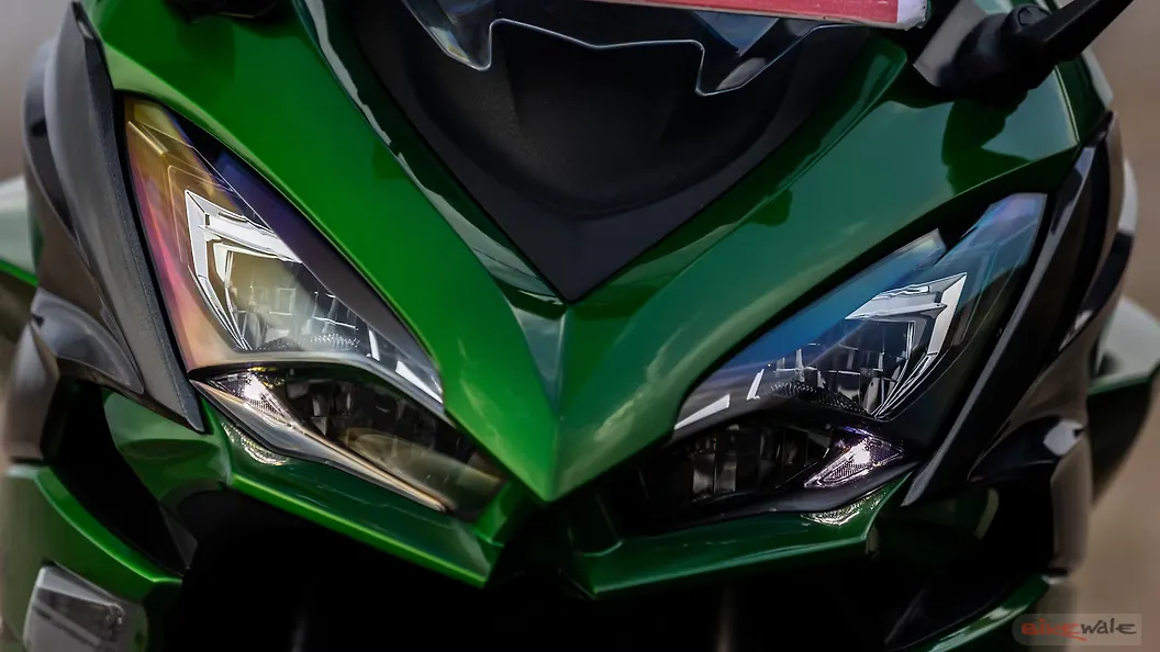 Kawasaki Ninja 1000 Seat Remove/Fix Lock Image BikeWale