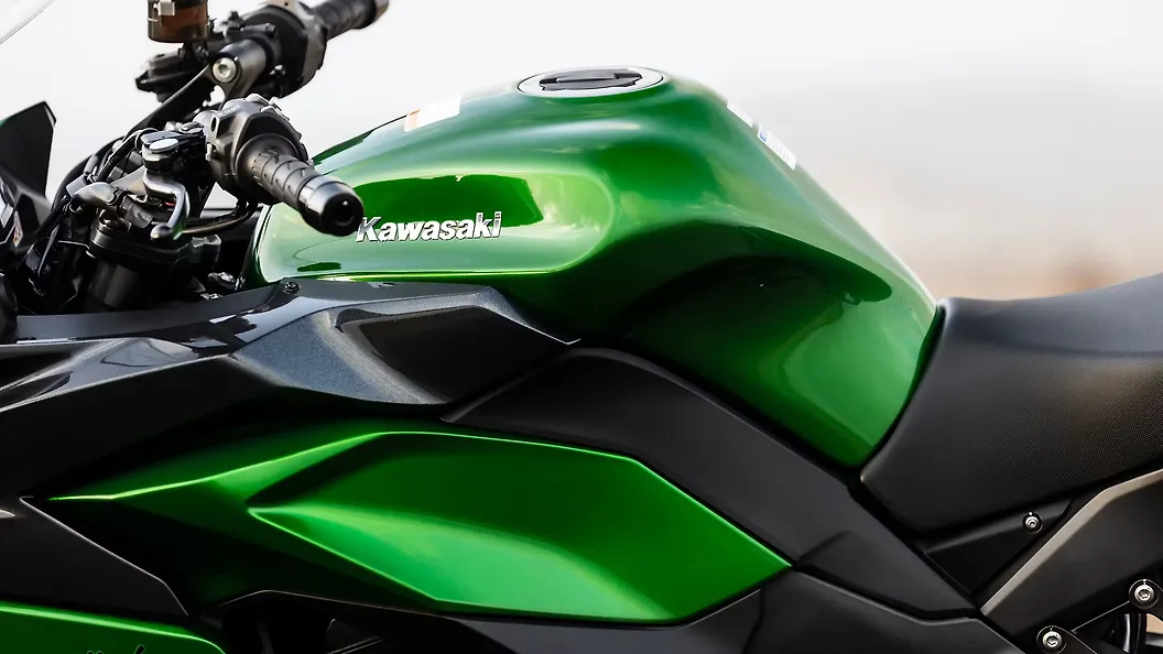 Kawasaki Ninja 1000 Fuel Tank Image – BikeWale