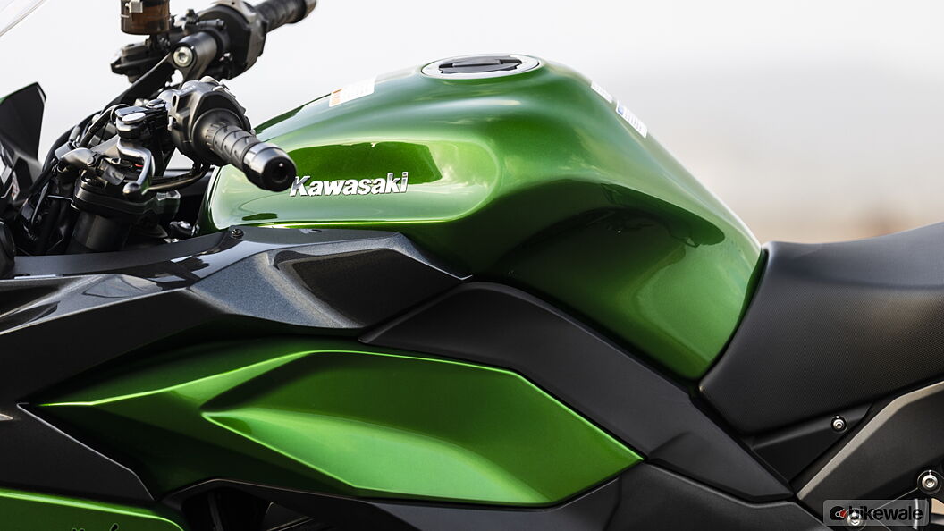 Kawasaki Ninja 1000 Closed Fuel Lid Image – BikeWale