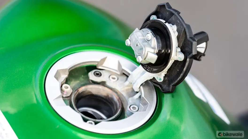 Kawasaki Ninja 1000 Fuel Tank Image BikeWale