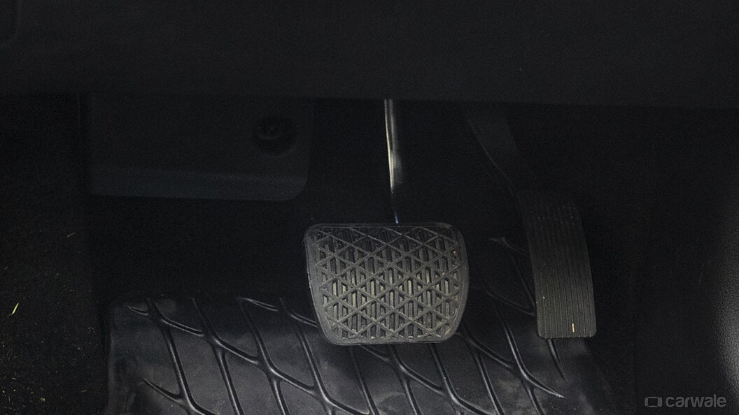 Mercedes-Benz EQB Pedals/Foot Controls