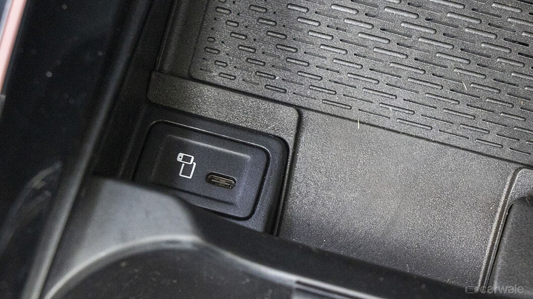 Mercedes-Benz EQB USB Port/AUX/Power Socket/Wireless Charging