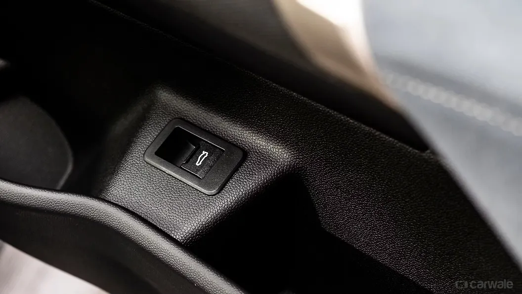 iX Boot Release Lever/Fuel Lid Release Lever Image, iX Photos in India