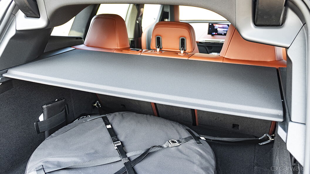 BMW iX Bootspace with Parcel Tray/Retractable