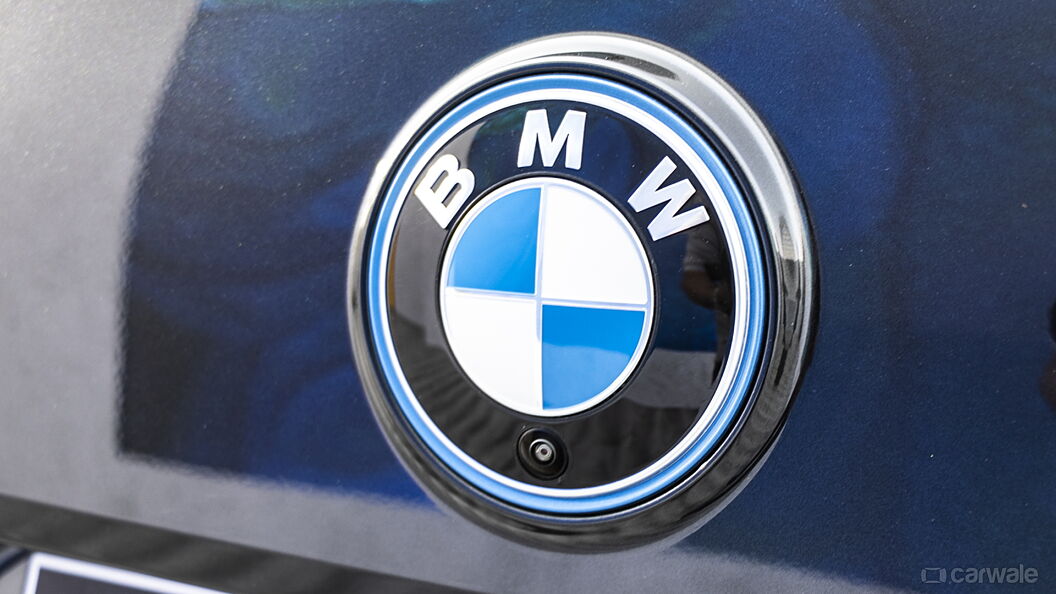 BMW iX Front Logo