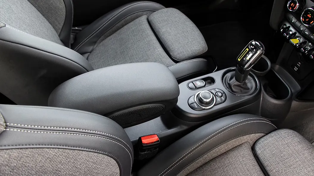 Cooper SE Center Console/Centre Console Storage Image, Cooper SE Photos