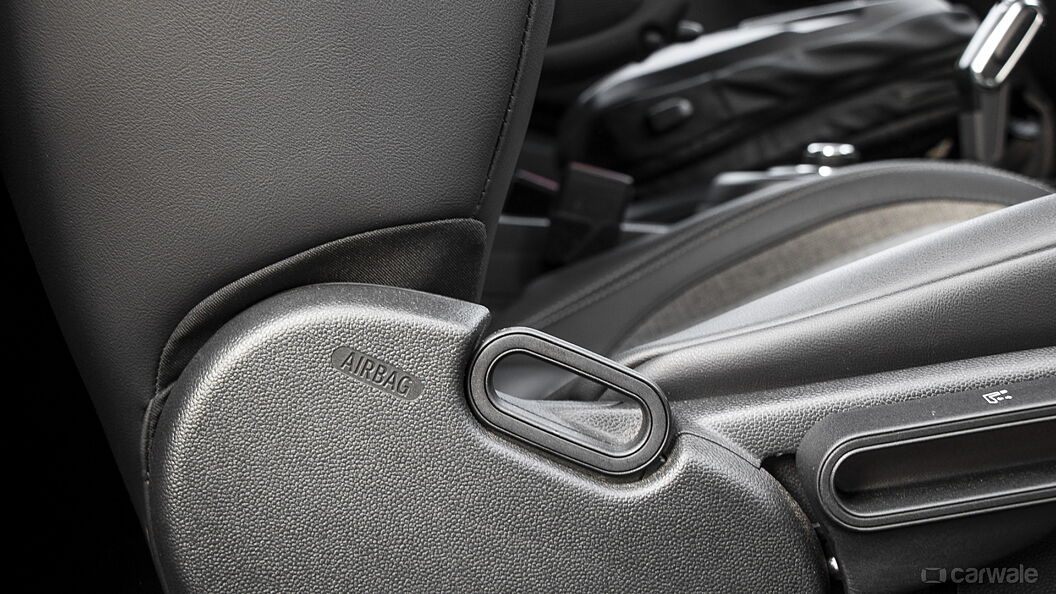 MINI Cooper SE Driver Knee Airbag