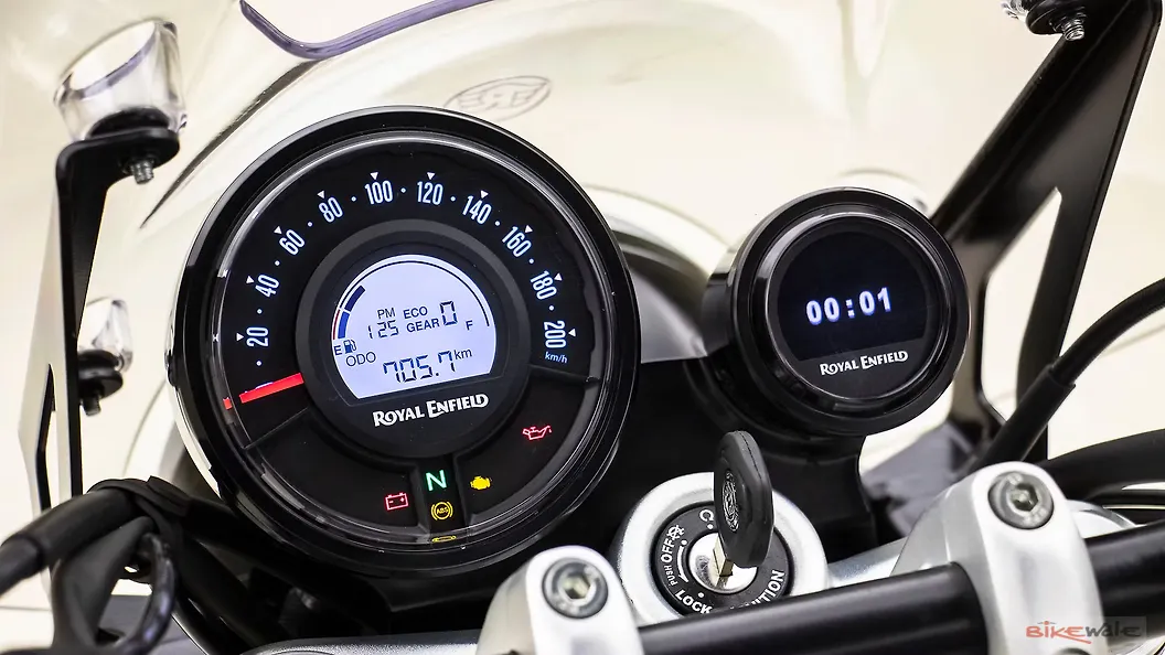 Royal Enfield Super Meteor 650 Clock Image BikeWale