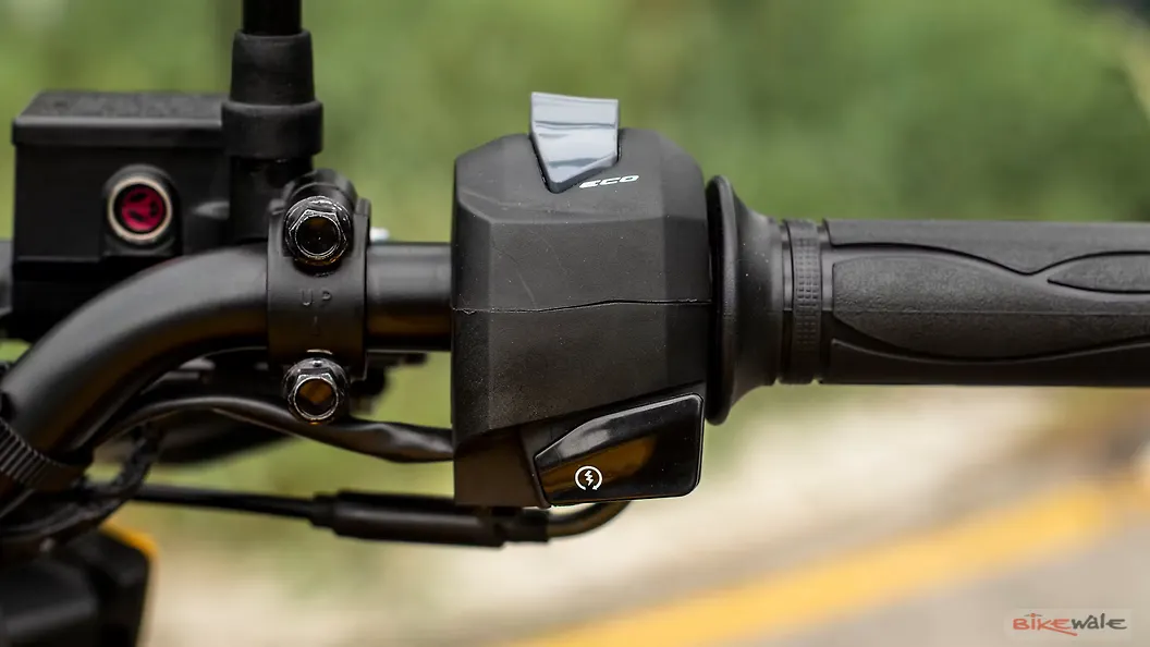 TVS Raider 125 Handle Bar Image BikeWale