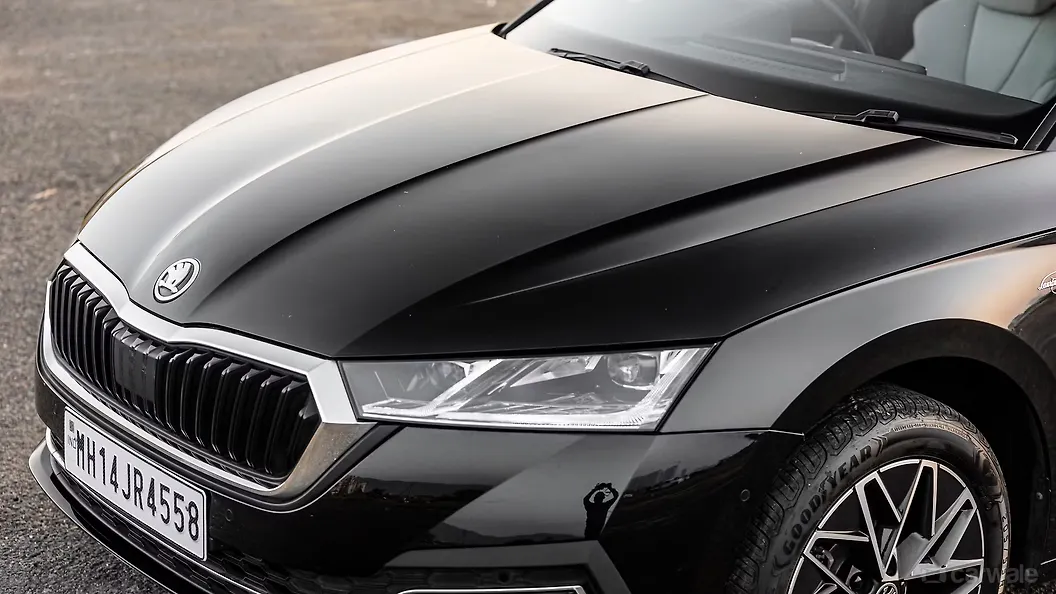 Octavia Headlight Image, Octavia Photos in India CarWale