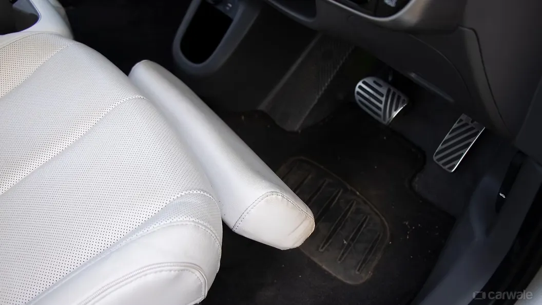 Hyundai Ioniq 5 Driver's Seat Adjustable under-thigh Support