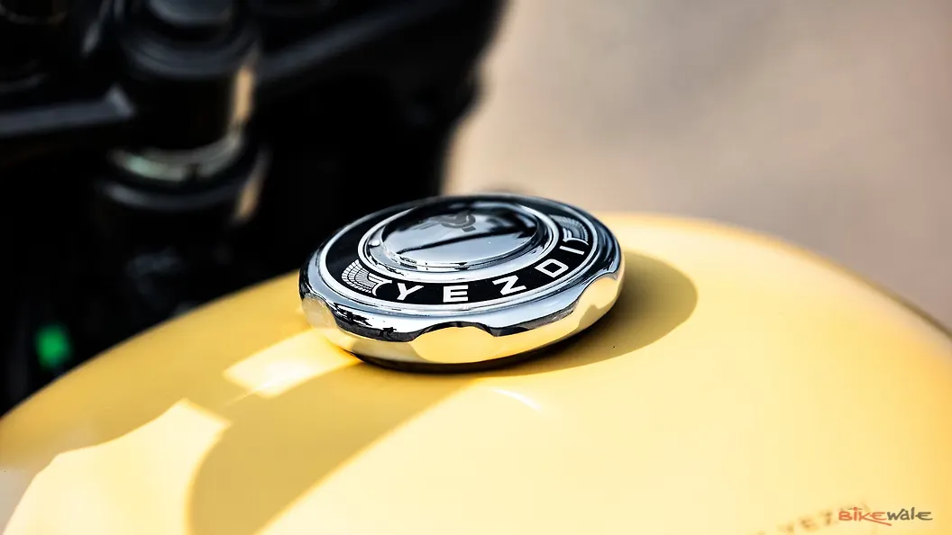 Yezdi Scrambler Engine Oil Level Indicator Image BikeWale