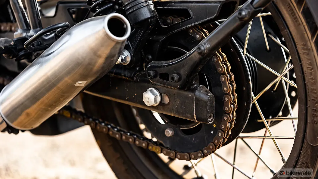 Yezdi Scrambler Engine Oil Level Indicator Image BikeWale