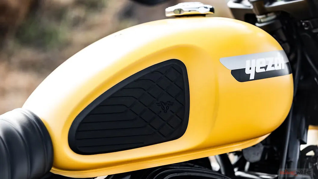 Yezdi Scrambler Engine Oil Level Indicator Image BikeWale