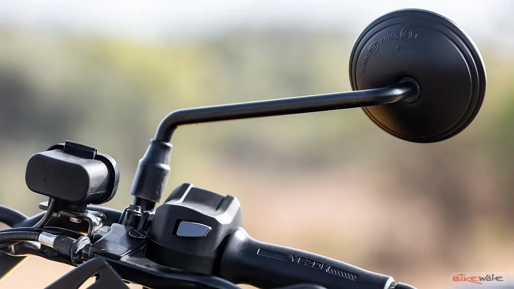Yezdi Scrambler Rear View Mirror Image – BikeWale