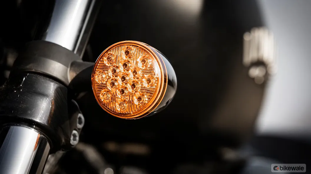 Indian Chief Dark Horse Front Turn Indicators Image – BikeWale