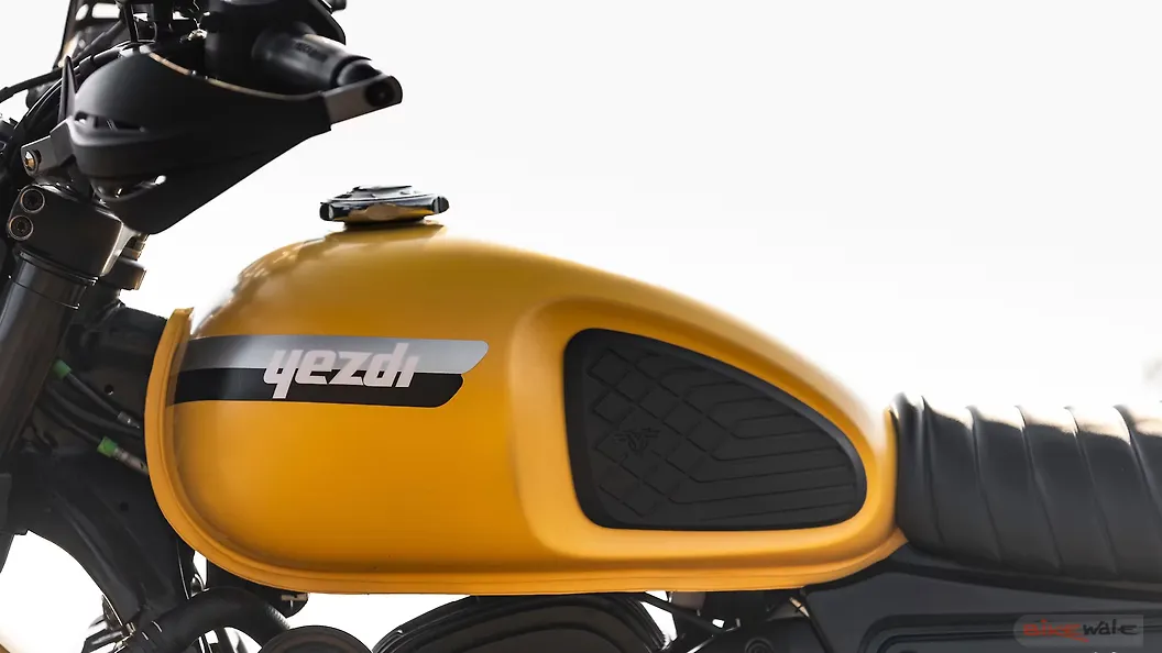 Yezdi Scrambler Fuel Tank Image BikeWale