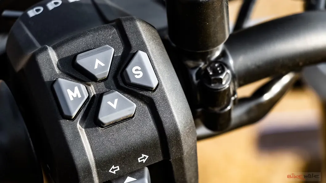 Yezdi Scrambler Ignition Switch Image BikeWale