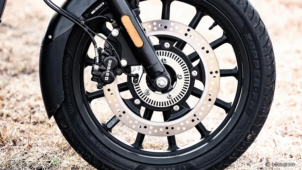 Yezdi Roadster Fuel Tank Image BikeWale