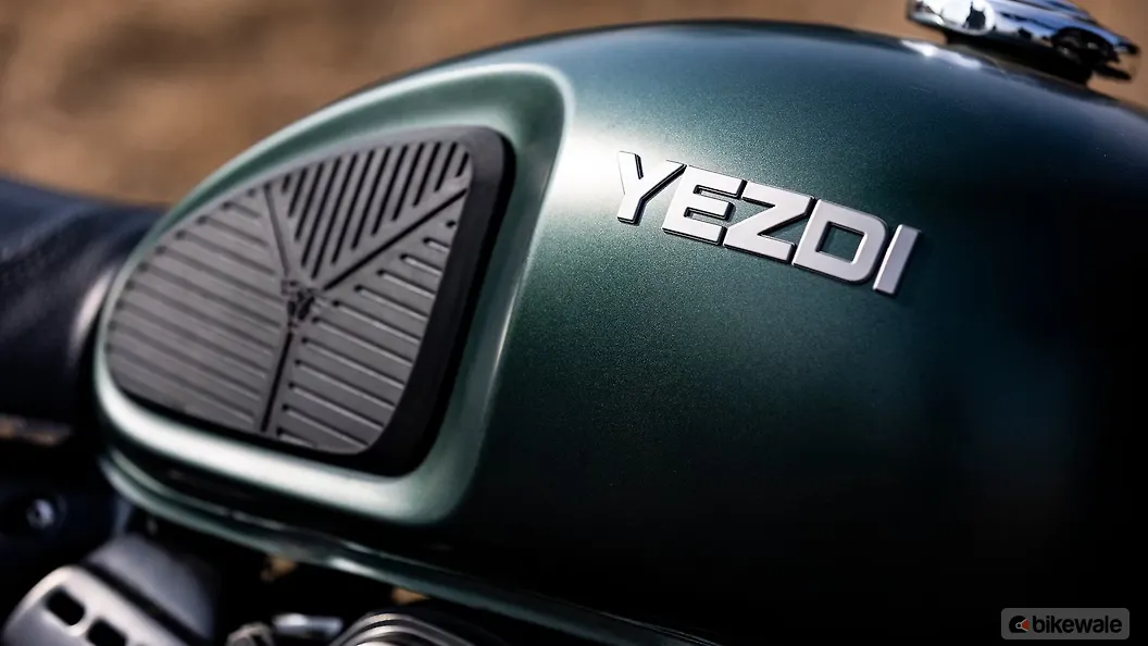 Yezdi Roadster Fuel Tank Image BikeWale