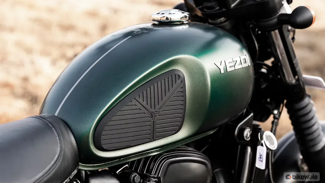 Yezdi Roadster Fuel Tank Image BikeWale