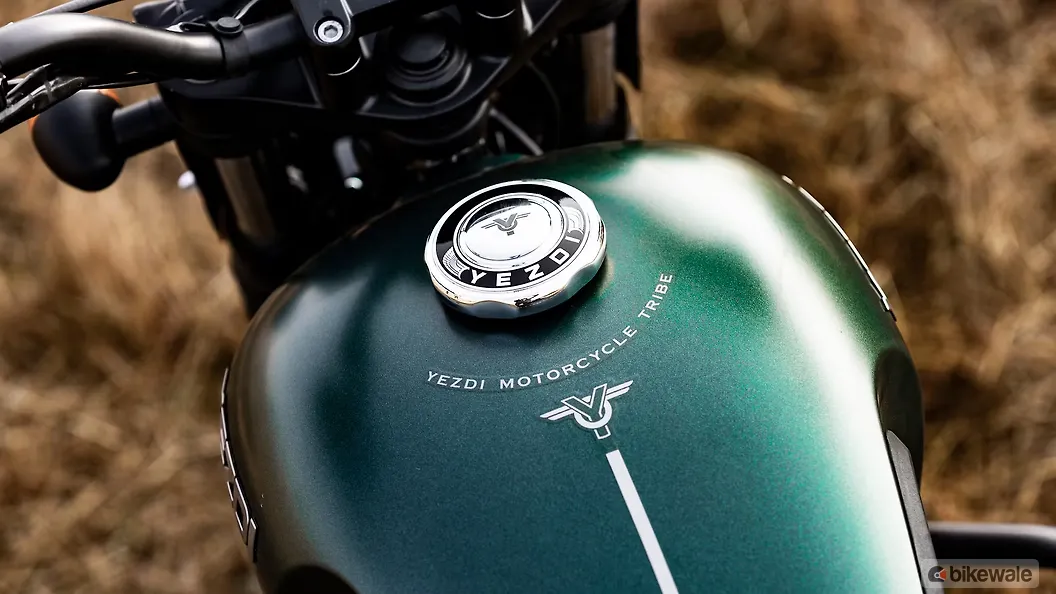 Yezdi Roadster Fuel Tank Image BikeWale