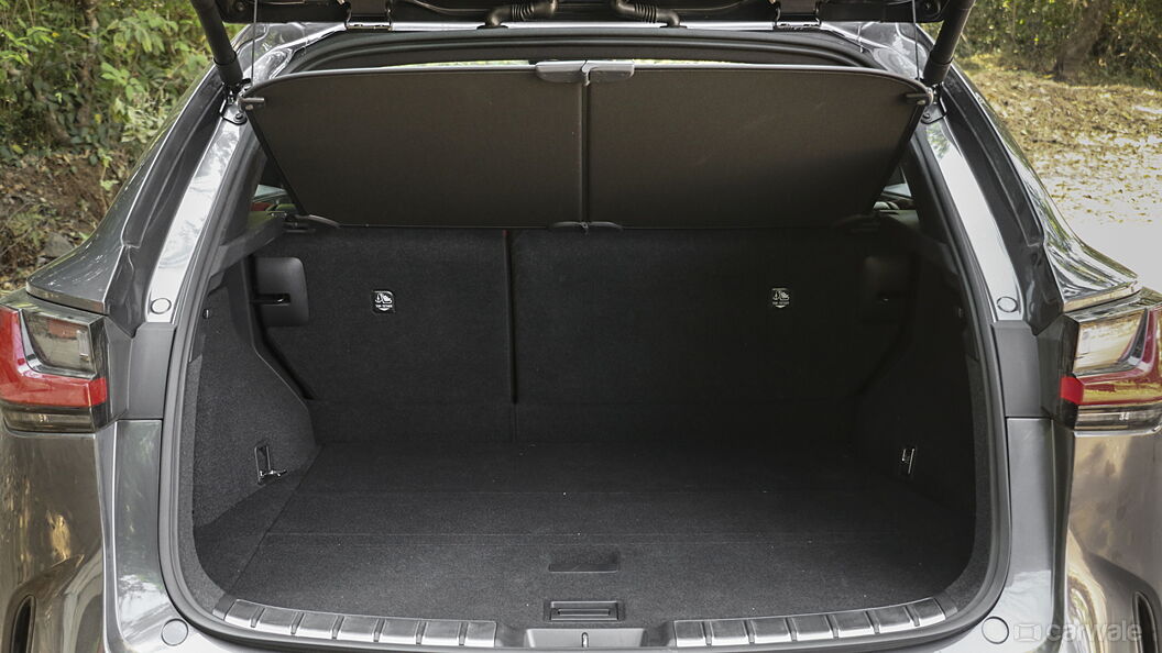 Lexus NX Bootspace with Parcel Tray/Retractable