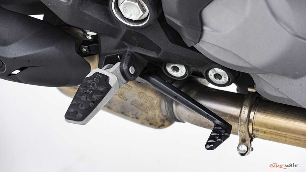 Ducati monster outlet footpegs