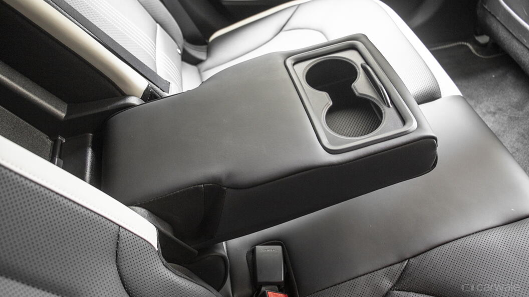 EV6 Rear Cup Holders Image, EV6 Photos in India - CarWale