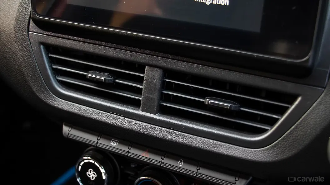 काईगर Front Passenger Air Vent इमेज, काईगर भारत में फ़ोटोज़ - कारवाले