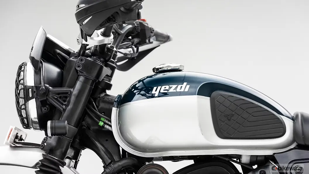 Yezdi Scrambler Fuel Tank Image BikeWale