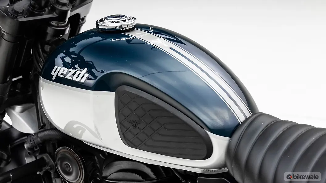 Yezdi Scrambler Fuel Tank Image BikeWale