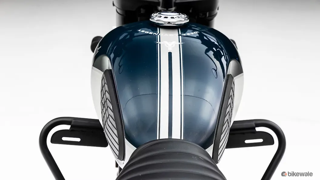 Yezdi Scrambler Fuel Tank Image BikeWale