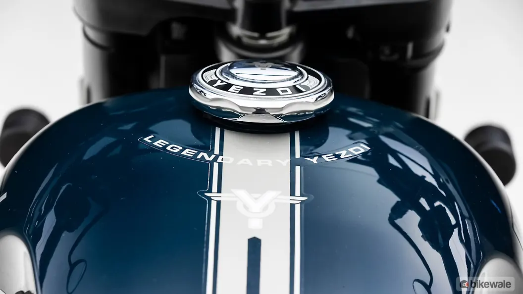Yezdi Scrambler Fuel Tank Image BikeWale