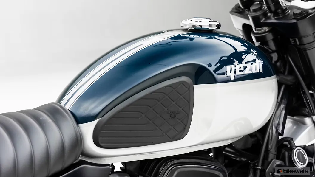 Yezdi Scrambler Fuel Tank Image BikeWale