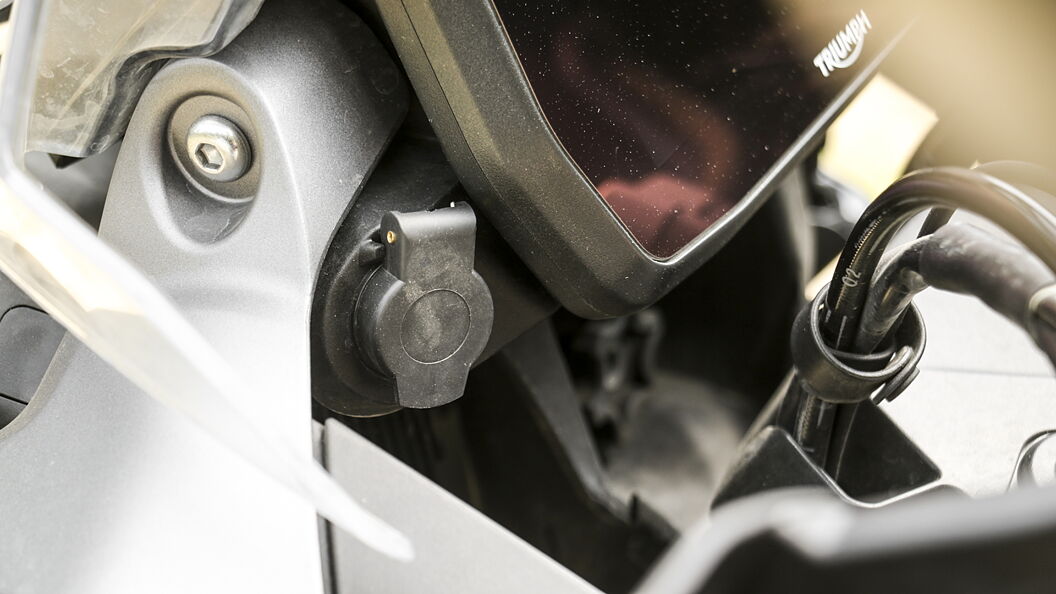 triumph tiger 900 usb port