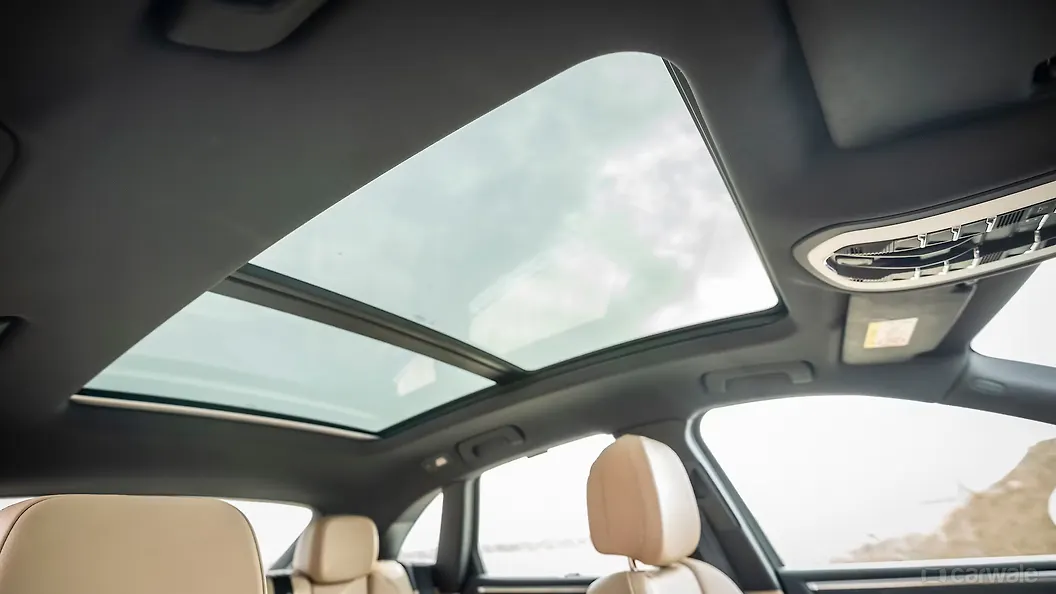 Macan Sunroof/Moonroof Image, Macan Photos in India - CarWale