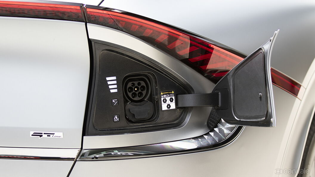 किआ ev6 ईवी कार चार्जिंग इनपुट प्लग