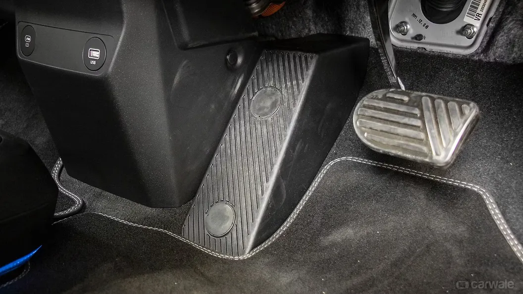 EV6 Pedals/Foot Controls Image, EV6 Photos in India CarWale