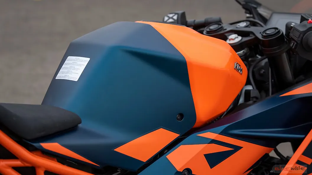 KTM RC 390 [2020] Fuel Tank Image BikeWale