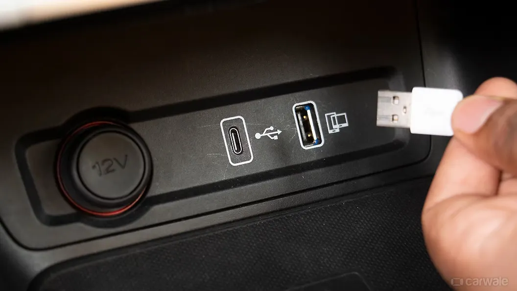 ZS EV USB Port/AUX/Power Socket/Wireless Charging Image, ZS EV Photos ...