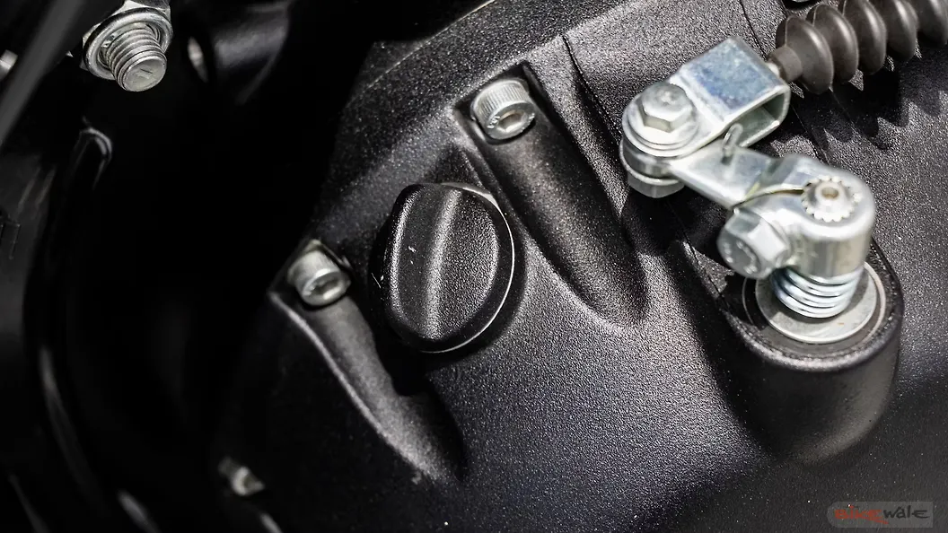 Royal Enfield Hunter 350 Engine Oil Level Indicator Image BikeWale