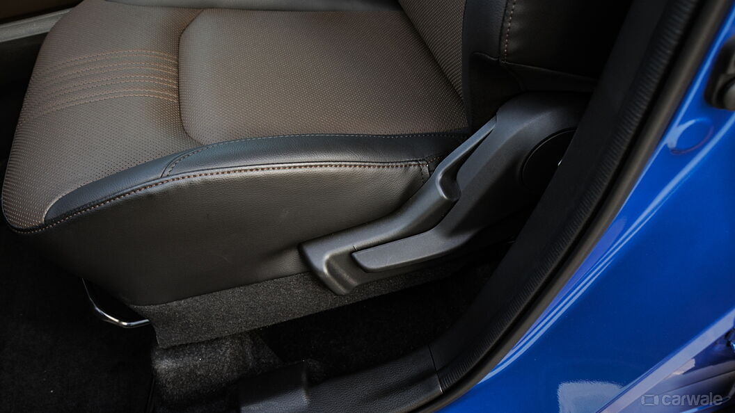 Toyota Urban Cruiser Hyryder Seat Adjustment Manual for Front Passenger