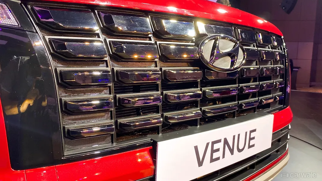 Venue Tail Light/Tail Lamp Image, Venue Photos in India CarWale