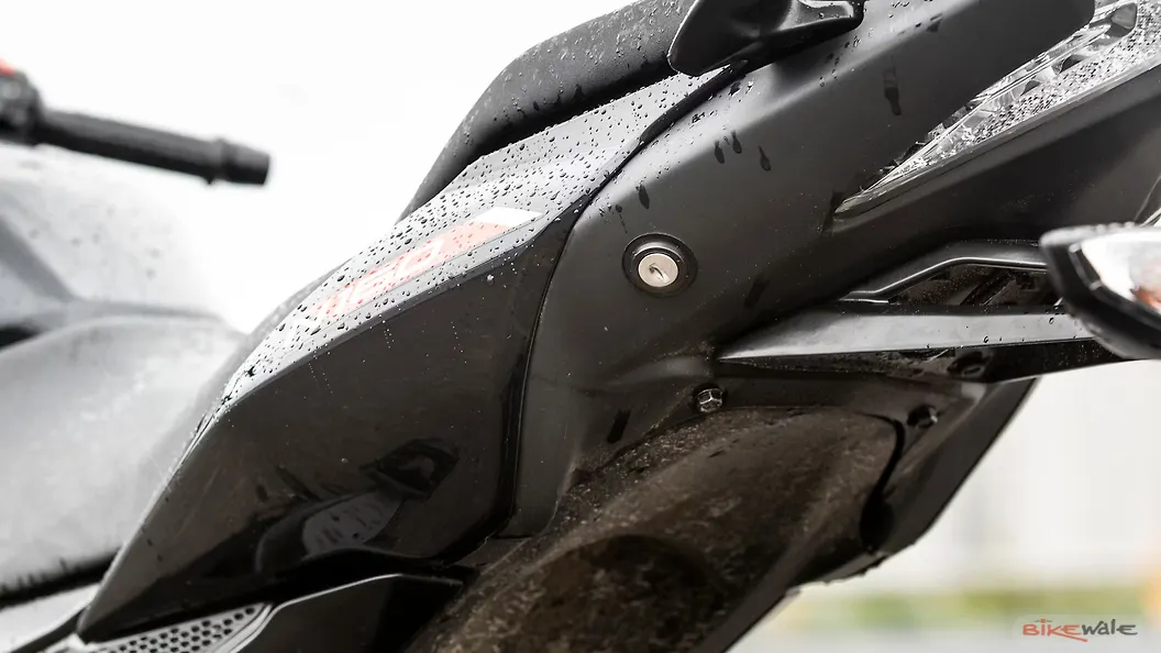 बजाज पल्सर n160 Front Headlamp Cowl तस्वीरें - बाइकवाले