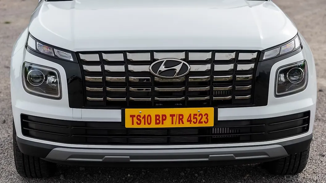 Venue Tail Light/Tail Lamp Image, Venue Photos in India CarWale