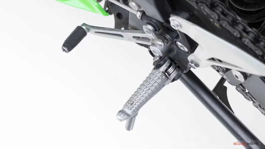 Kawasaki Ninja 400 Gear Shift Lever Image BikeWale