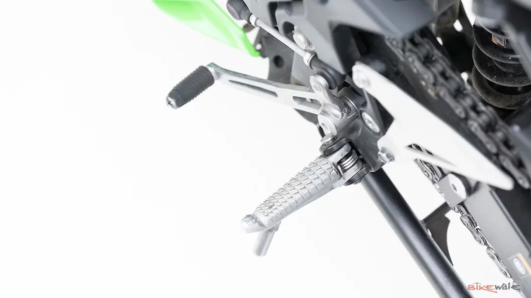 Kawasaki Ninja 400 Gear Shift Lever Image BikeWale